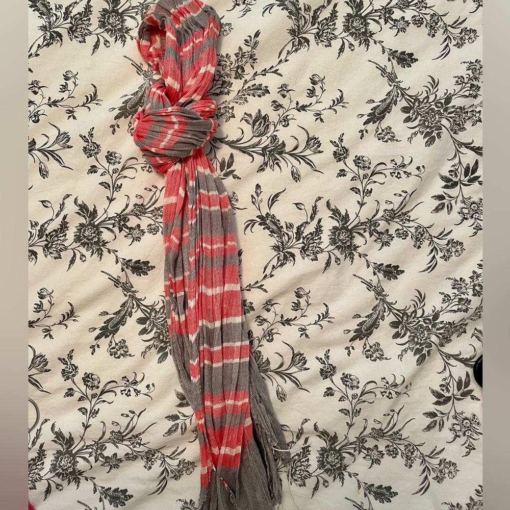 Striped scarf with fringe